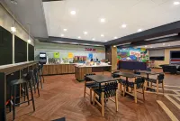 Tru by Hilton Burlington - 3-Star