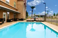 Hampton Inn & Suites Buena Park - parking