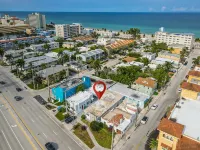 1 block to the Beach 1BR Sleeps 6 · On Hollywood - Condos