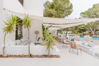 Apartamentos Es Pujols - Emar Hotels - Condos