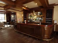 Golden Lion Hotel - bar
