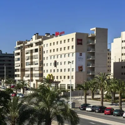 Hotel ibis Elche Hoteles cerca de Edificio La Galia - UMH