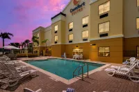 Comfort Suites Vero Beach I-95 - Parking