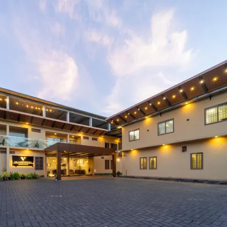 Treebo Grand Vistara Airport Suites, 500M from Cochin International Airport