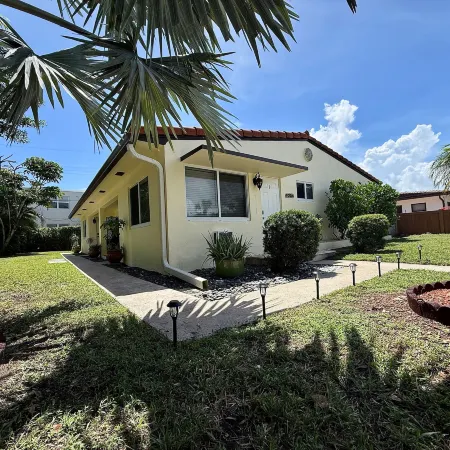 Pompano Vibes Beach Apartments