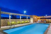 Home2 Suites by Hilton Redding - Pools