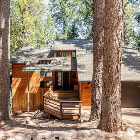 Family Getaway Cabin  Apple Hill & Jenkinson Lake