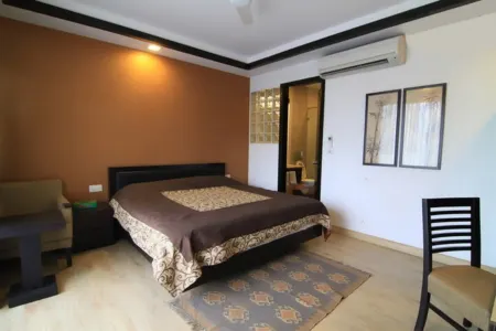 Rainbow Residency Отели рядом с достопримечательностью «Iltutmish's Tomb»