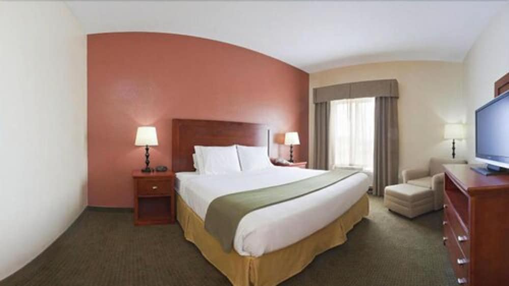 Holiday Inn Express Hotel & Suites Bedford, an Ihg Hotel