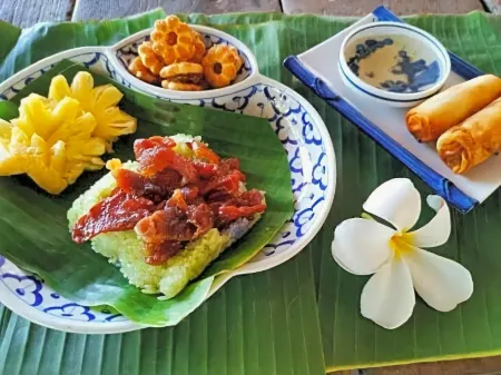 Baan Are Gong Riverside Homestay Отели рядом с достопримечательностью «Центр изучения истории Аюттая»