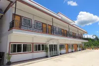 Baan Kru Toom Hotel Hotels near Wat Si Phu Thok