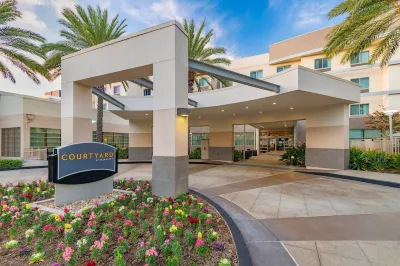 Courtyard Santa Ana Orange County Hotel dekat Christ Our Savior Catholic Parish