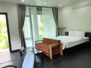 Khách sạn Làng Việt