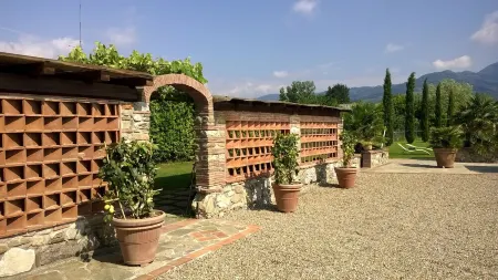 TUSCANY; Villa with private pool, full conforts included... Отели рядом с достопримечательностью «Parrocchia Dei Ss. Maria Assunta e Jacopo Maggiore di Lammari»