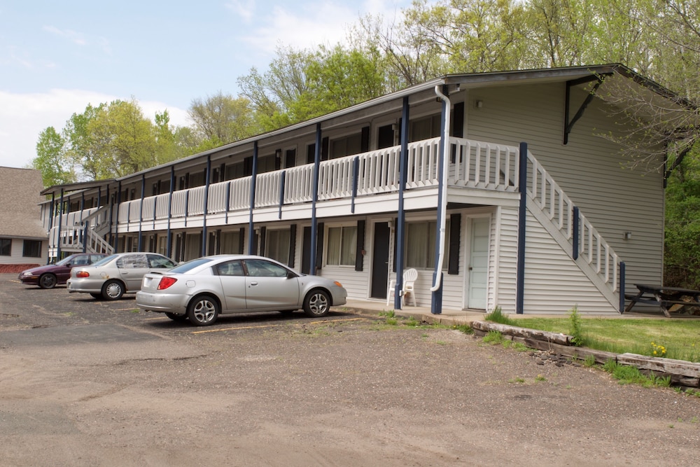 AmeriVu Inn and Suites - St. Croix Falls