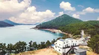 Geojedo Glam Dog Pension (Warm Water Pool Villa)