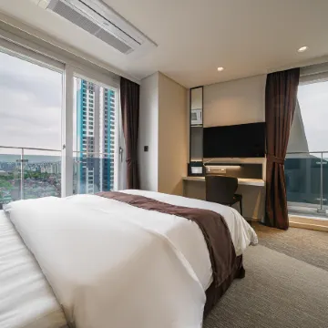 Gloucester Hotel KINTEX Отели рядом с достопримечательностью «Стадион Пхаджу»