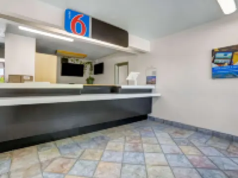 雷德布拉夫6號汽車旅館 雷德布拉夫酒店