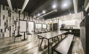 Changwon Myeongseodong Namuneulbo Hotel