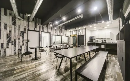 Changwon Myeongseodong Namuneulbo Hotel