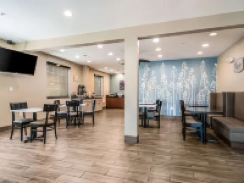 スリープ イン アンド スイーツ アット ケネソー ステート ユニバーシティー コブのホテル