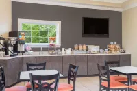 Travelodge by Wyndham Lakeland Hotels in Polk County