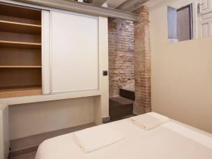 Split-Level Apartment in Barceloneta Near Sea