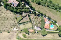 Tuscan Villa, Private Pool and Tennis Court. Garden,wi-fi, A/C, Pet Friendly