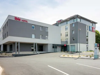 Ibis Cahors โรงแรมในSaint-Pierre-Lafeuille