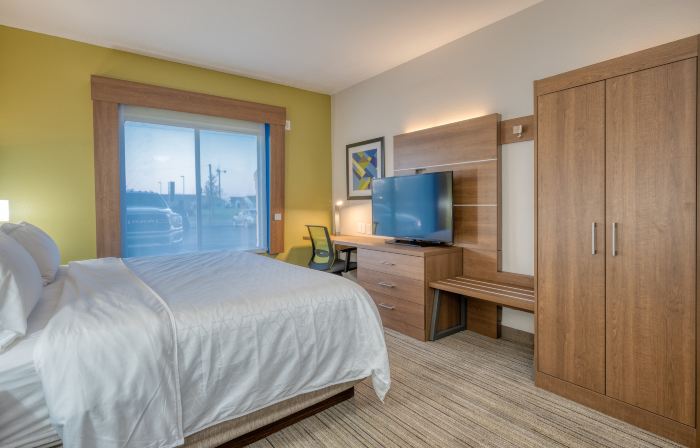 Holiday Inn Express & Suites Greenville by IHG