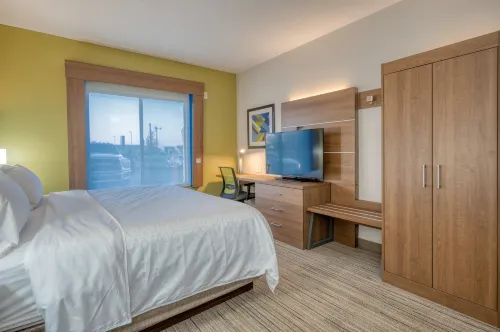 Holiday Inn Express & Suites Greenville by IHG