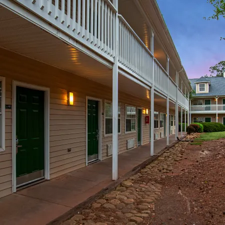 HomeTowne Studios by Red Roof Atlanta – Lawrenceville