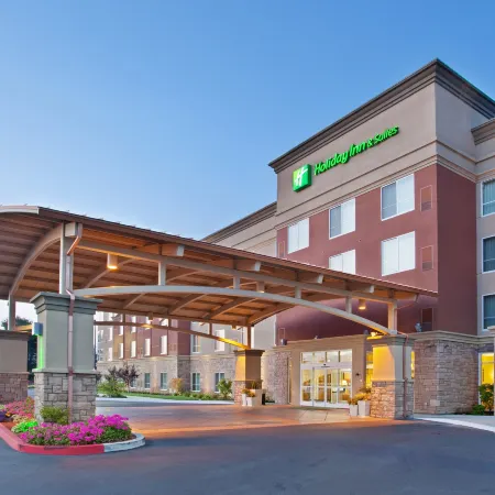 Holiday Inn & Suites OAKLAND - AIRPORT by IHG