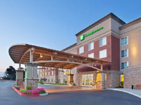 Holiday Inn & Suites OAKLAND - AIRPORT by IHG Hotels near Oakland Zoo