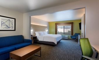 Holiday Inn Express & Suites Lewisburg