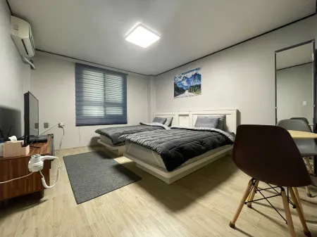 Goheung Blue Moon Stay Отели в г. Кохын