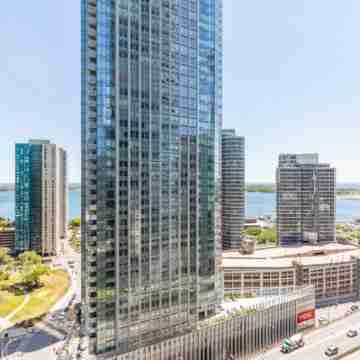 Stylish Monochrome 1Br Unit in the Heart of Toronto Others