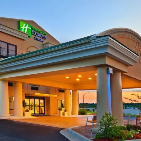 Holiday Inn Express & Suites MUSKOGEE by IHG