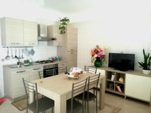 Bright First Floor Apartment a Few km from the Sea!