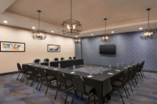 La Quinta Inn & Suites by Wyndham Marysville Hotels in Snohomish County