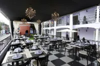 Casa Bonita Hotel & Luxury Residence