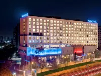Novotel Pune Nagar Road Hotels in der Nähe von Shri Mrutyunjayeshwar Temple