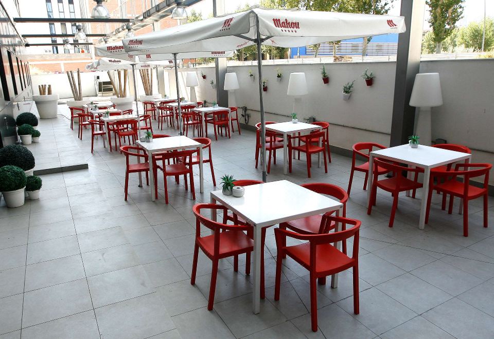 트래블로지 바르셀로나 포블레노우의 식당 모습