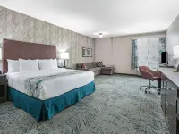La Quinta Inn & Suites by Wyndham DFW West-Glade-Parks Hotels in Euless