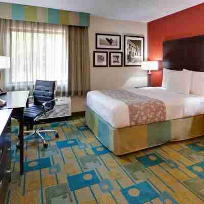 La Quinta Inn & Suites by Wyndham Plattsburgh Rooms