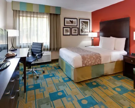 普拉茨堡拉昆塔温德姆套房酒店 克林頓縣酒店