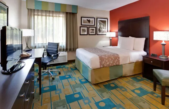 普拉茨堡拉昆塔温德姆套房酒店