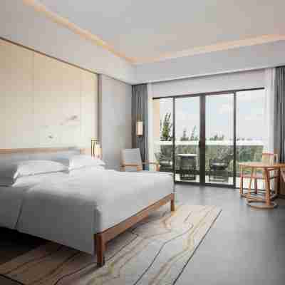 Sheraton Maoming Romantic Beach Resort Rooms