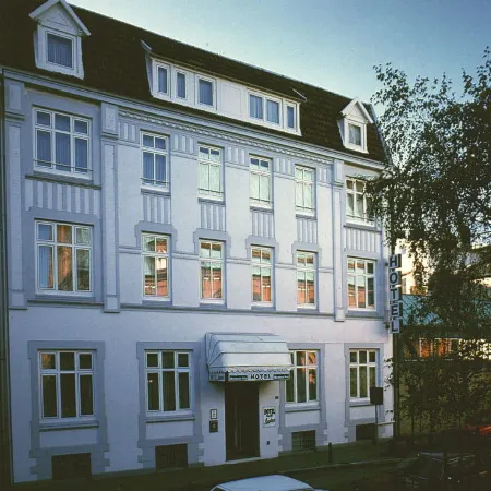 Hotel Stephan Отели рядом с достопримечательностью «Станция Altona »