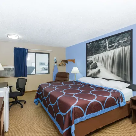 Super 8 by Wyndham Manhattan KS